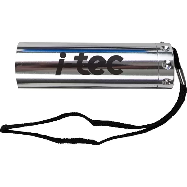 Smooth metal flashlight with