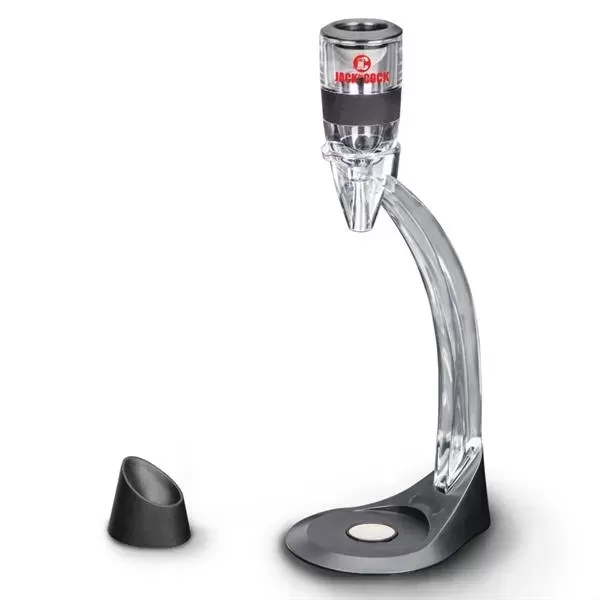 This wine aerator includes